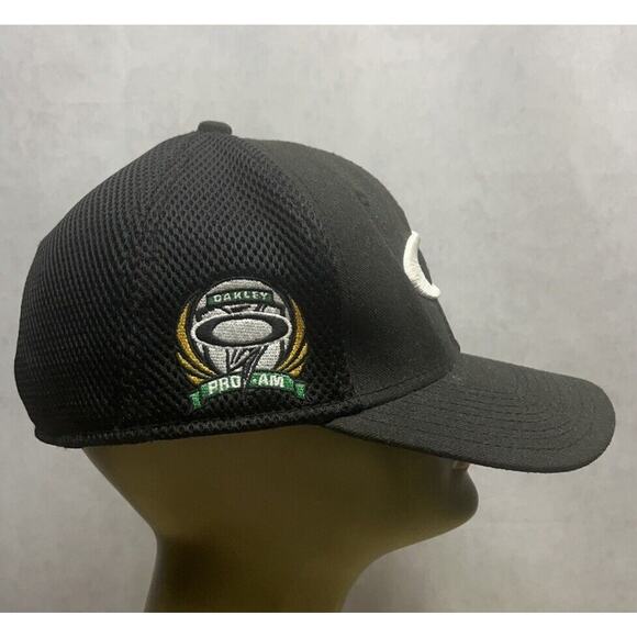 Oakley Pro Hat Baseball Cap New Era 39Thirty Size M/L Stretch Fitted 3930 Black - Picture 2 of 8